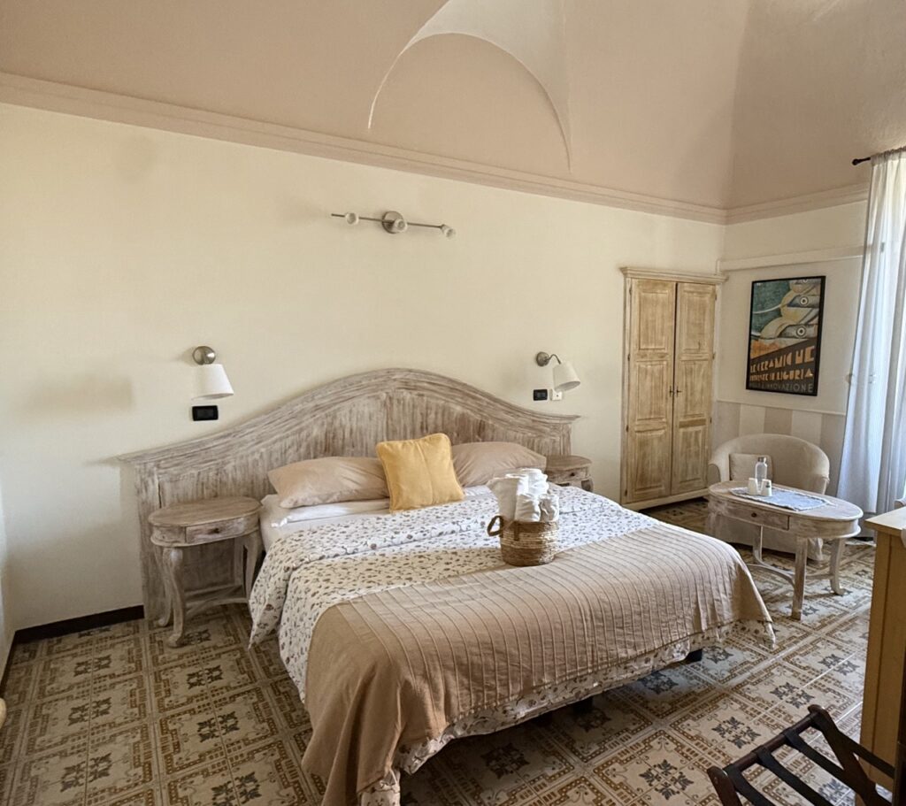 Camera Da Letto Famigliare camera da letto con affaccio sulla Torre Villa Salvarezza