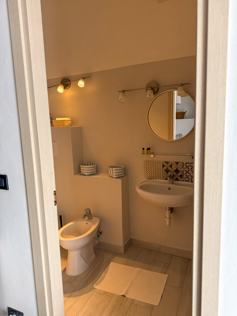 Bagno-Superior-Villa-Salvarezza_noli bagno camera superior con doccia