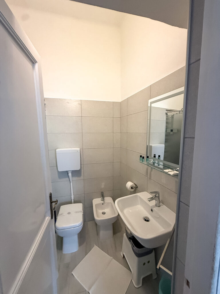 Bagno-camera-Superior-Villa-Salvarezza bagno camera superior con doccia