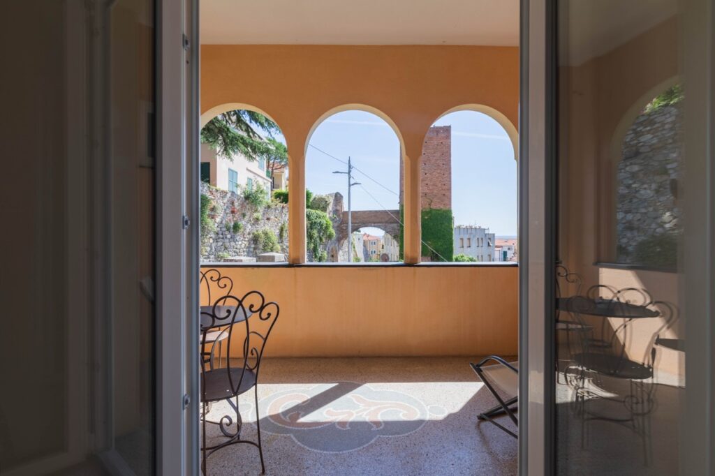 Loggia-Vista-Mare-Villa-Salvarezza-Noli Terrazza loggiato con vista mare- Villa Salvarezza Noli